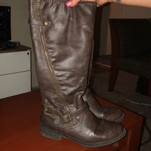 Been used a couple times. Good condition.